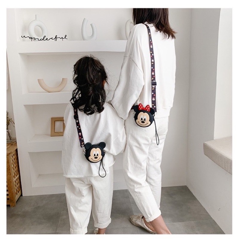 Túi Đeo Chéo Mickey Minnie Silicon Cho Mẹ Và Bé