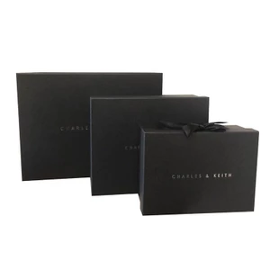 Charles & KEITH Túi Giấy Đựng Quà 3 Kích Cỡ (Không Bán Riêng Lẻ)