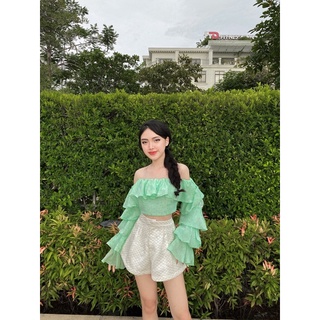 LOOK BASICC-Áo croptop trễ vai tay bèo tiểu thư