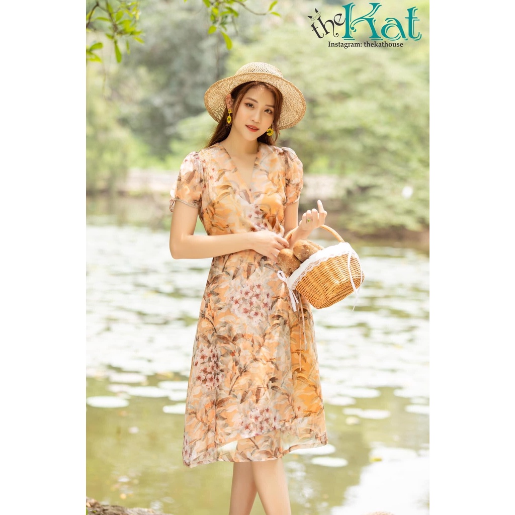 Đầm Tơ Hoa Cổ V Mùa Hè The Kat House, chất vải mềm mịn, hoạ tiết hoa xinh xắn thanh lịch, đủ màu, đủ size