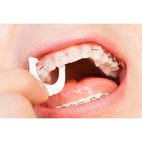 Tăm Chỉ Nha Khoa Chính Hãng Hộp 50 Chiếc - An Toàn Tiện Lợi Giúp Bảo Vệ Sức Khoẻ Răng Miệng