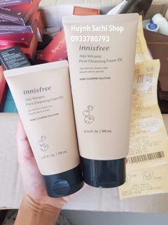 Sữa Rửa Mặt Tro Núi Se Khít Lỗ Chân Lông Innisfree Volcanic 150ml