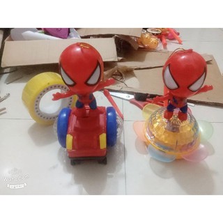 Lồng đèn trung thu siêu nhân nhện biểu diễn xe thăng bằng