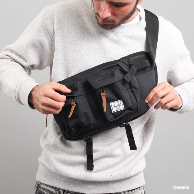 Eighteen deals hip pack