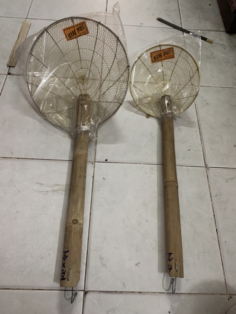 VỢT MÌ CÁN TRE LƯỚI ĐỒNG 1 LỚP NHỎ , TRUNG , LỚN
