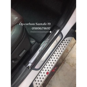 Santafe - Ốp bậc cửa xe Hyundai Santafe 2021-2023, Chất liệu Thép vân carbon
