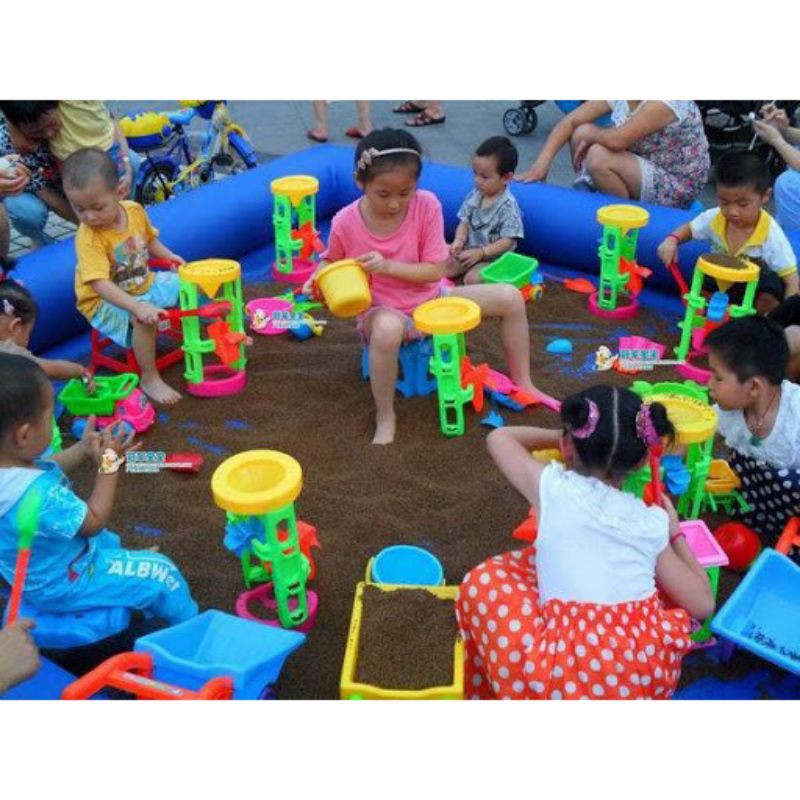 Bộ đồ chơi xúc cát sắc màu có guồng quay bằng nhựa cho bé