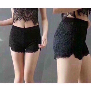 Quần mặc trong váy ren màu