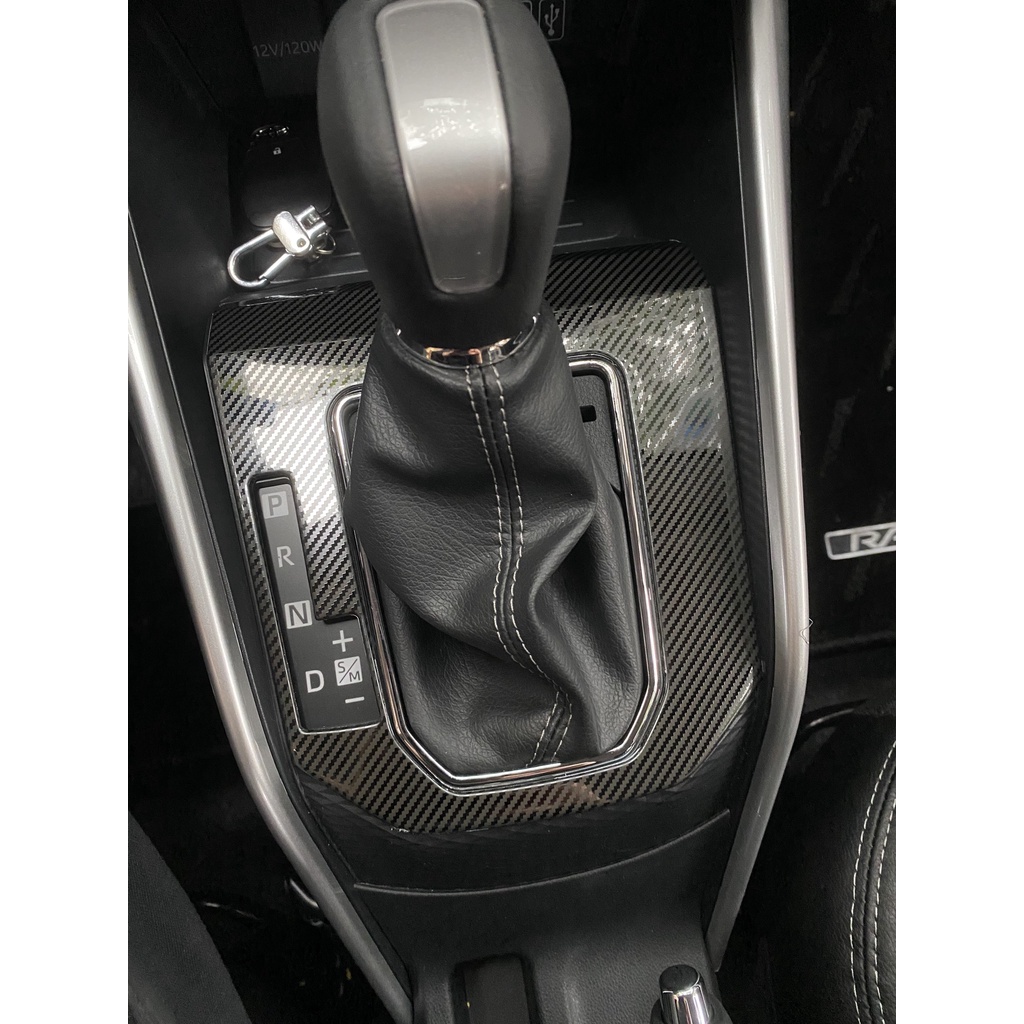 Ốp nội thất carbon Toyota Raize, Chất liệu carbon cao cấp, bảo vệ nội thất an toàn trẻ nhỏ