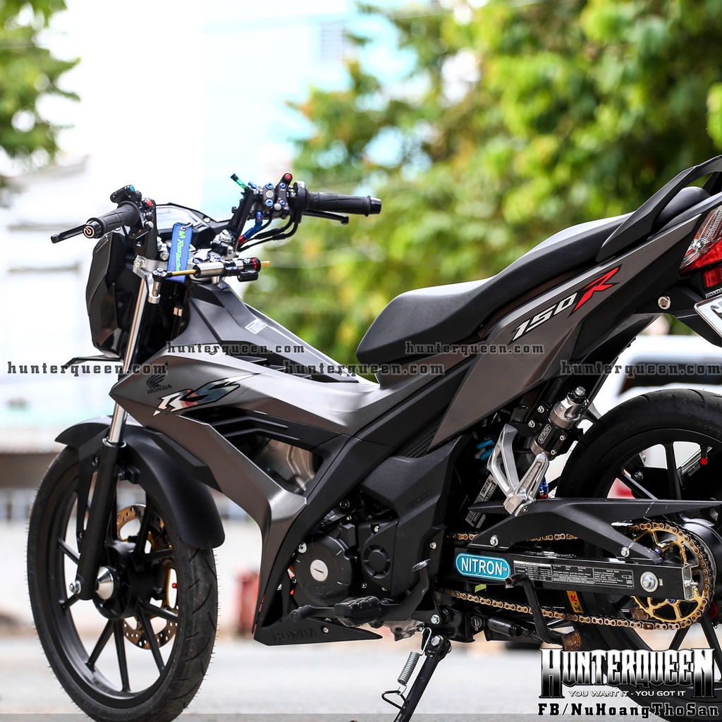 Tem ghép 5 lớp cao cấp. Gồm chữ RS, 150R, cánh chim honda. Dán xe Sonic. Xe màu khác vui lòng inbox