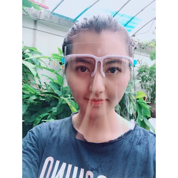 Kính chắn giọt bắn không đau tai, không bị mờ hơi
