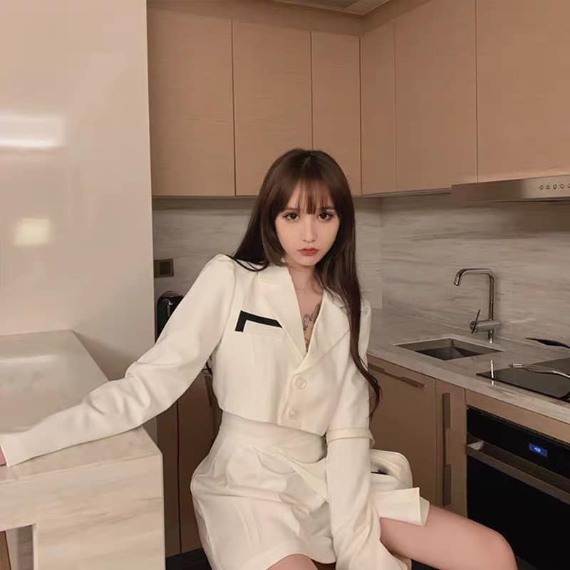 SET ÁO TAY DÀI KÈM CHÂN VÁY 2 MÀU TRẮNG ĐEN XINH XẮN - AMIE SET