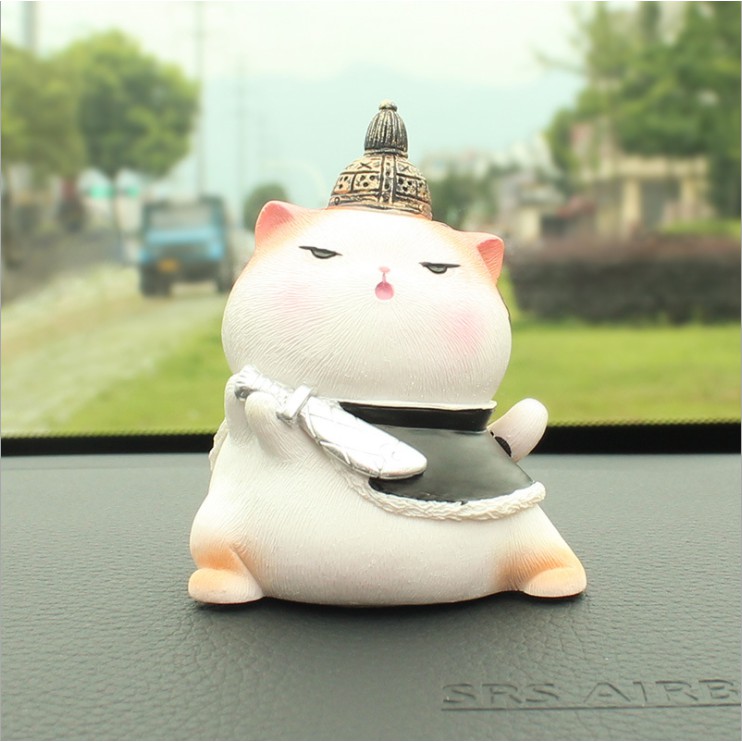 decor mèo hoàng cung trang trí taplo ô tô, phụ kiện xe hơi sáng tạo, hoặc để bàn làm việc có tặng kèm sáp thơm