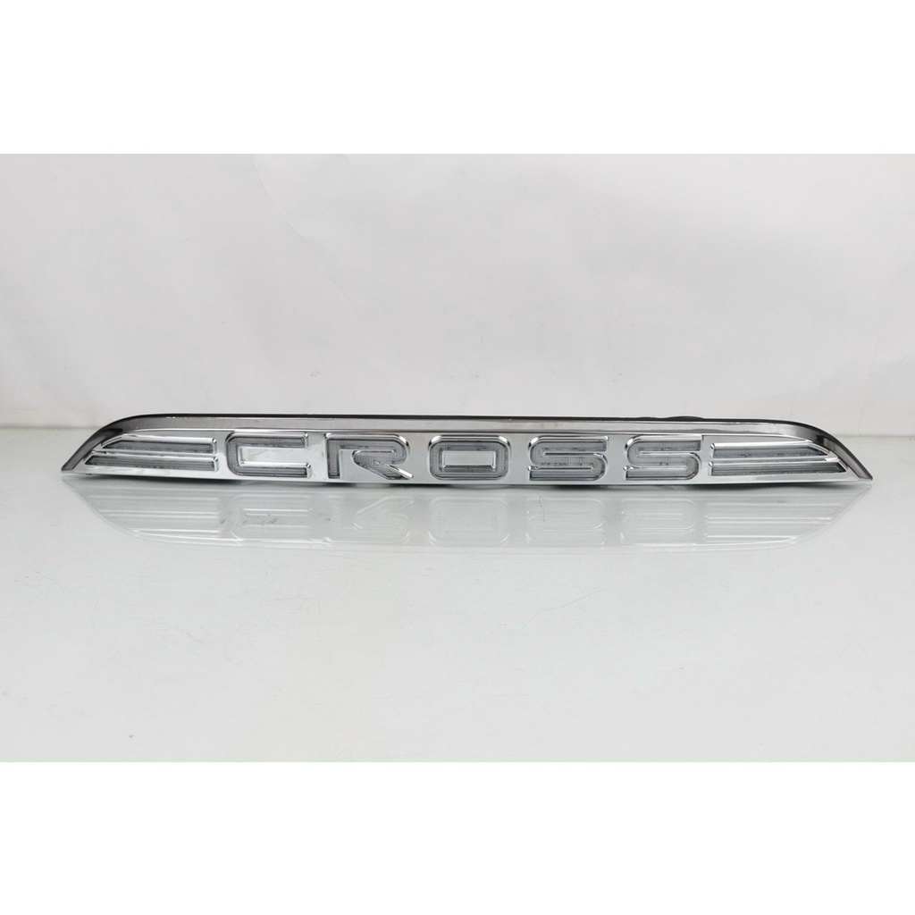 Đèn led tay cốp sau xe Toyota Cross 2020-2022, zin theo xe không độ chế. Mẫu mạ crom