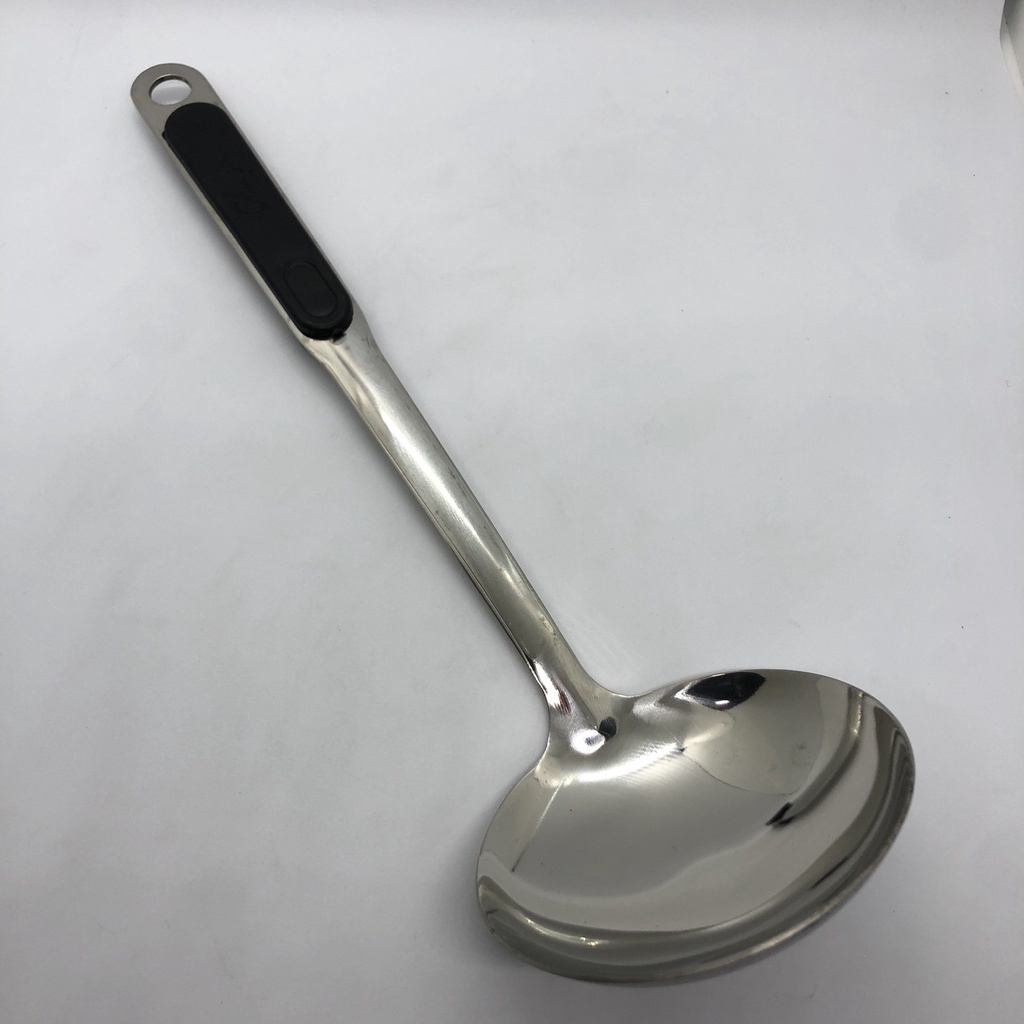 Vá môi múc canh inox Cao Cấp cán đen cách nhiệt tiện lợi có lổ móc treo