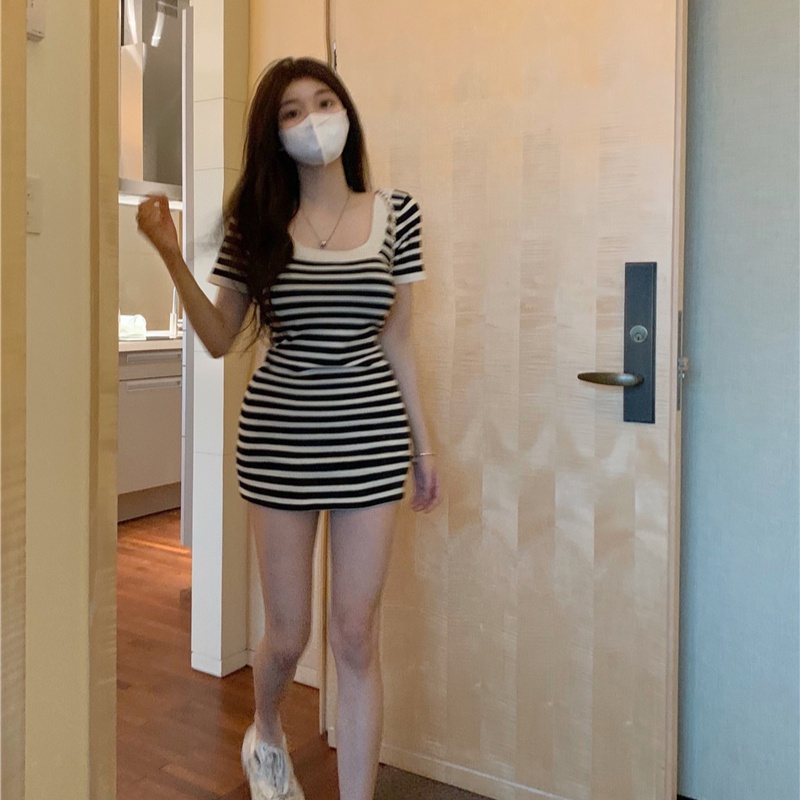 Đầm Ngắn Tay Cổ Vuông Họa Tiết Kẻ Sọc Thời Trang Quyến Rũ Cho Nữ