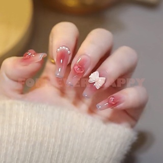 Nail Hồng giờ đây được biến tấu với nhiều kiểu dáng và màu sắc khác nhau, mang đến cho bạn sự lựa chọn đa dạng và phù hợp với phong cách của mình. Các hoạ tiết trang trí trên móng tay cũng được thế giới làm đẹp đón nhận nồng nhiệt.