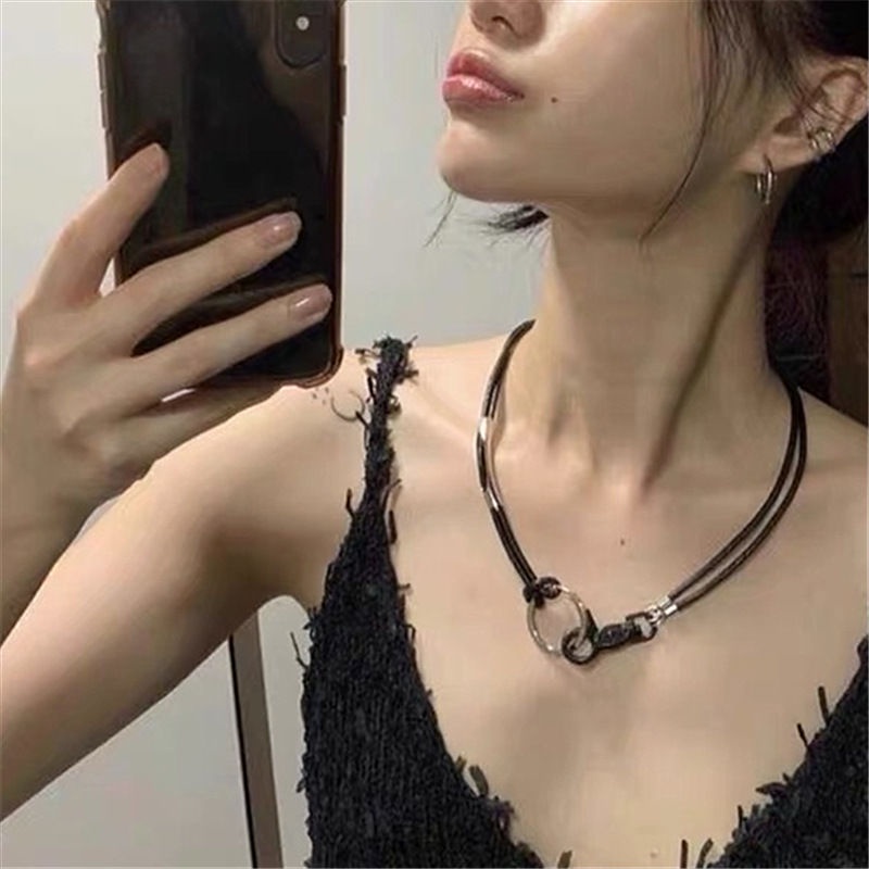 Vòng Cổ Da Lộn Hai Lớp Mặt Vòng Kim Loại Bằng Thép Không Gỉ Phong Cách Hàn Quốc Cho Nữ