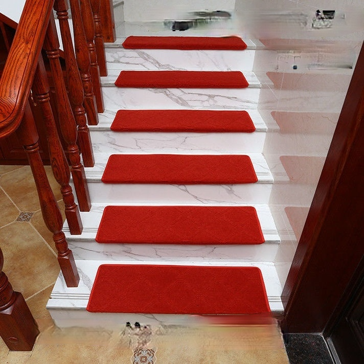 Thảm lót bậc cầu thang kiểu dáng cổ điển sang trọng