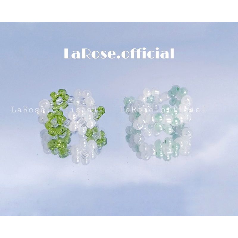 Nhẫn hoa nhí tông xanh cho mệnh mộc màu xáng pastel, xanh trong