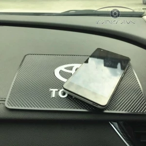 Miếng Đệm Chống Trượt Cho điện thoại trên ô tô, pad cao su chống trượt có logo hãng xe
