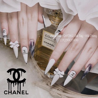 Hộp đựng nail: Từ giờ trở đi, việc sắp xếp đồ dùng làm móng trở nên dễ dàng hơn với hộp đựng nail tiện dụng. Thiết kế sang trọng, chất liệu cao cấp sẽ giúp bạn giữ gìn đồ dùng và bảo vệ làn da tay trong quá trình làm móng.