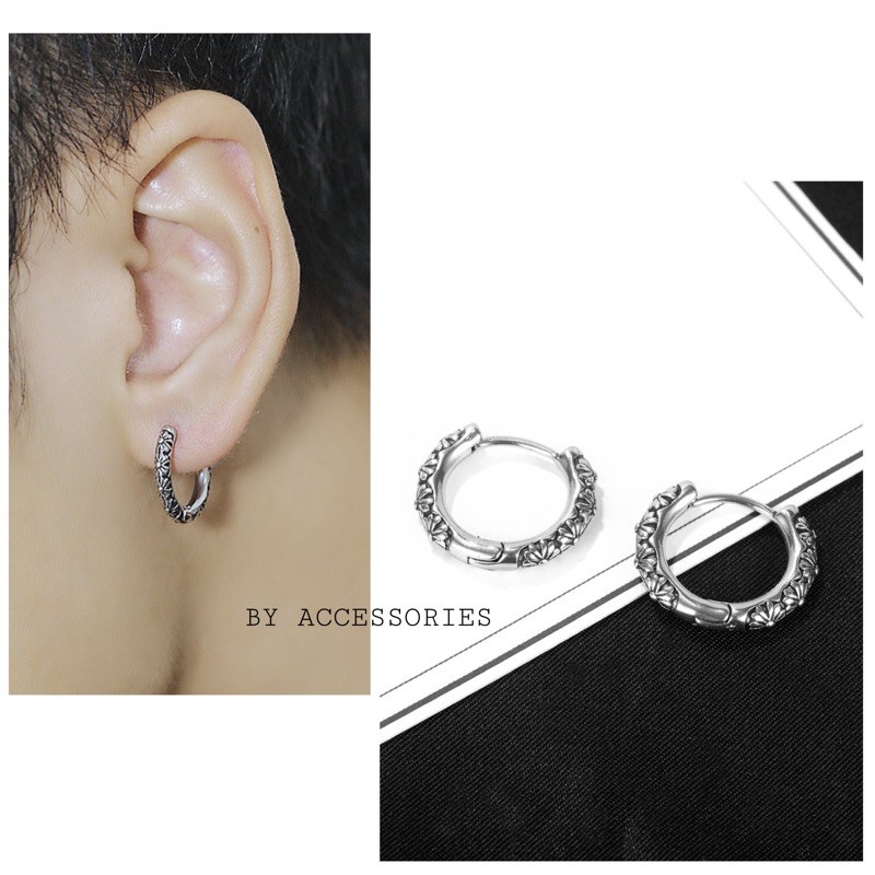 Bông tai titan tròn hoạ tiết chrome hearts không gỉ