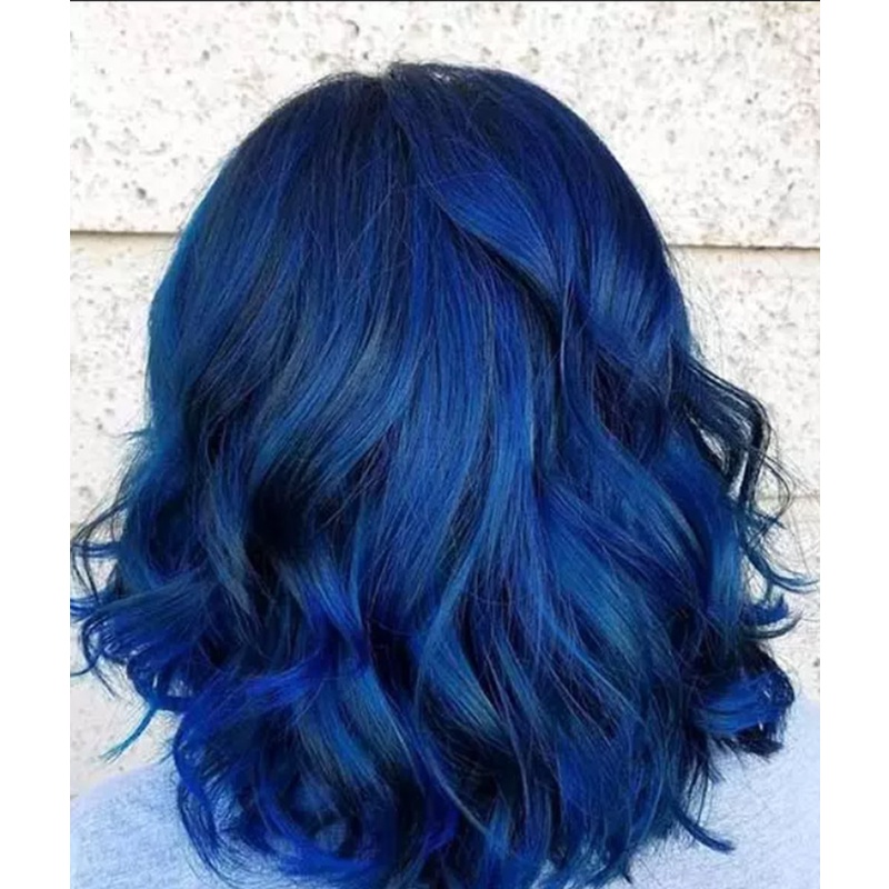 Cảm giác chán ngấy với mái tóc đen thường ngày? Hãy thay đổi một chút bằng việc nhuộm tóc xanh dương cho phong cách thật sự độc đáo và mới lạ. Hãy xem hình ảnh và cảm nhận một mái tóc sáng khoẻ và lý tưởng với màu sắc tươi sáng này.