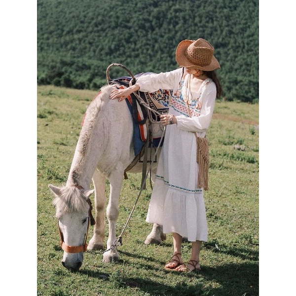 Đầm Thổ Cẩm Vintage Thêu Hoa Mẫu Mới Sẵn Màu Trắng