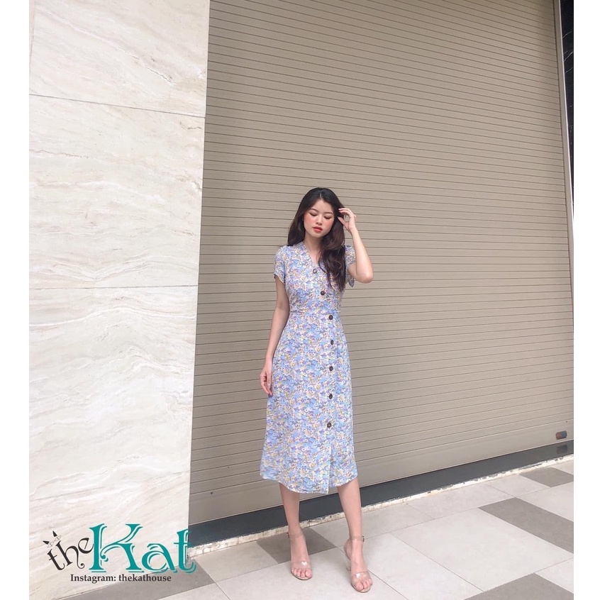 Đầm Hoa Nhí Nút Gỗ The Kat House, vải voan Hàn có kèm lớp lót lụa mềm mại, nhẹ nhàng, bay bổng, thoải mái