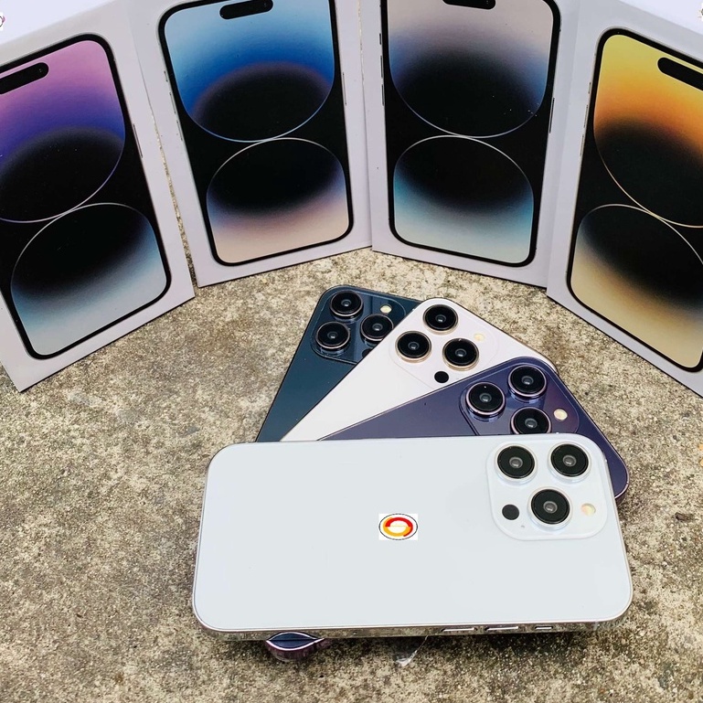 Mô hình và hộp 14pro và 14promax trưng bày có logo Táo tỉ lệ (1:1)