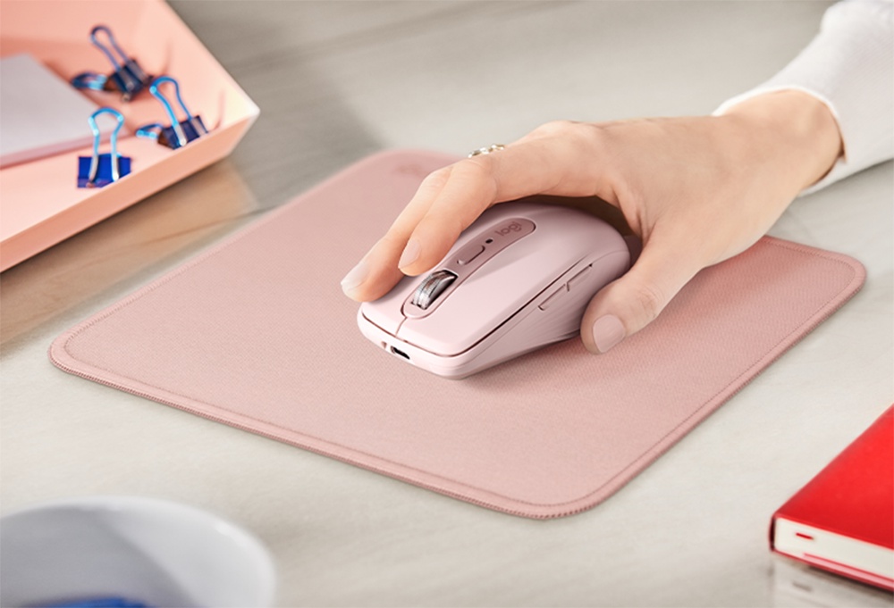 Mô tả Bàn di chuột Logitech Mouse Pad Studio Series - Đế chống trượt, lướt dễ dàng, chống đổ tràn - 2