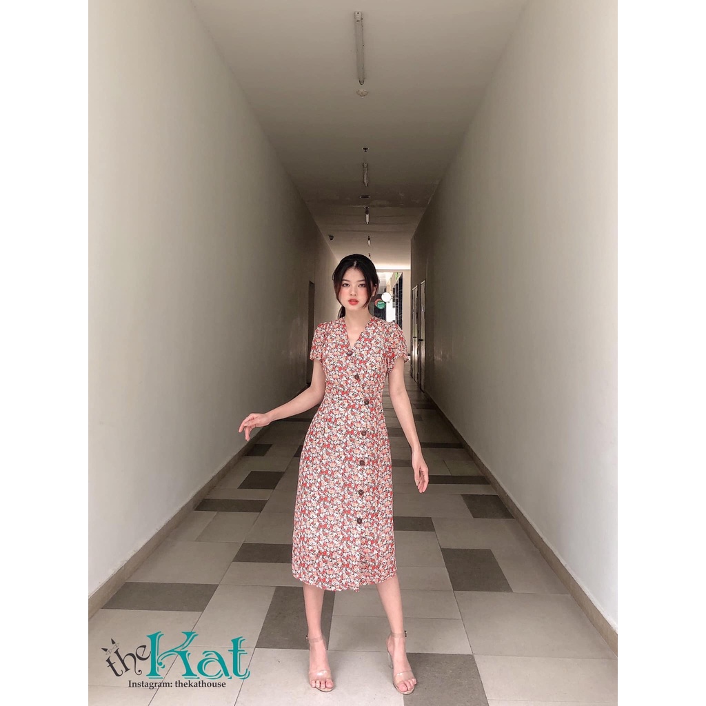 Đầm Hoa Nhí Nút Gỗ The Kat House, vải voan Hàn có kèm lớp lót lụa mềm mại, nhẹ nhàng, bay bổng, thoải mái