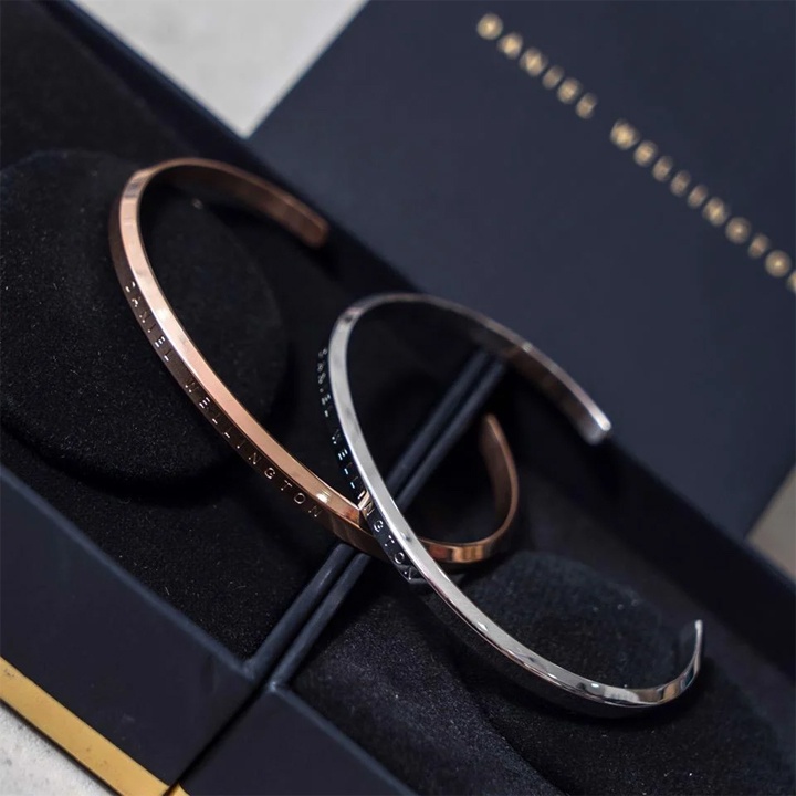 Vòng tay titan D cuff không gỉ (có nhận khắc chữ mặt trong theo yêu cầu)