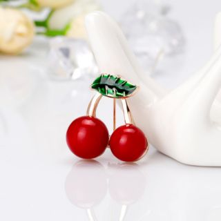 Cài áo trái cherry đỏ đậm