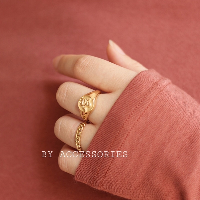 Nhẫn nam nữ titan mặt tròn chạm hình thần tình yêu Cupid nổi signet ring mới lạ không gỉ