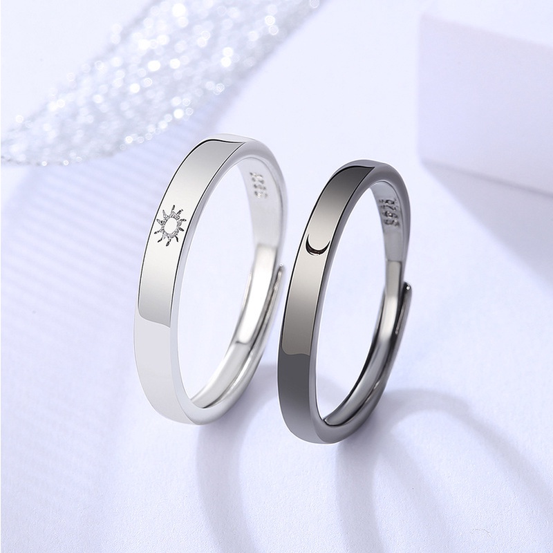 Nhẫn Cặp Màu Trắng / Đen Có Thể Điều Chỉnh Hình Trăng Sao Cho Cặp Đôi