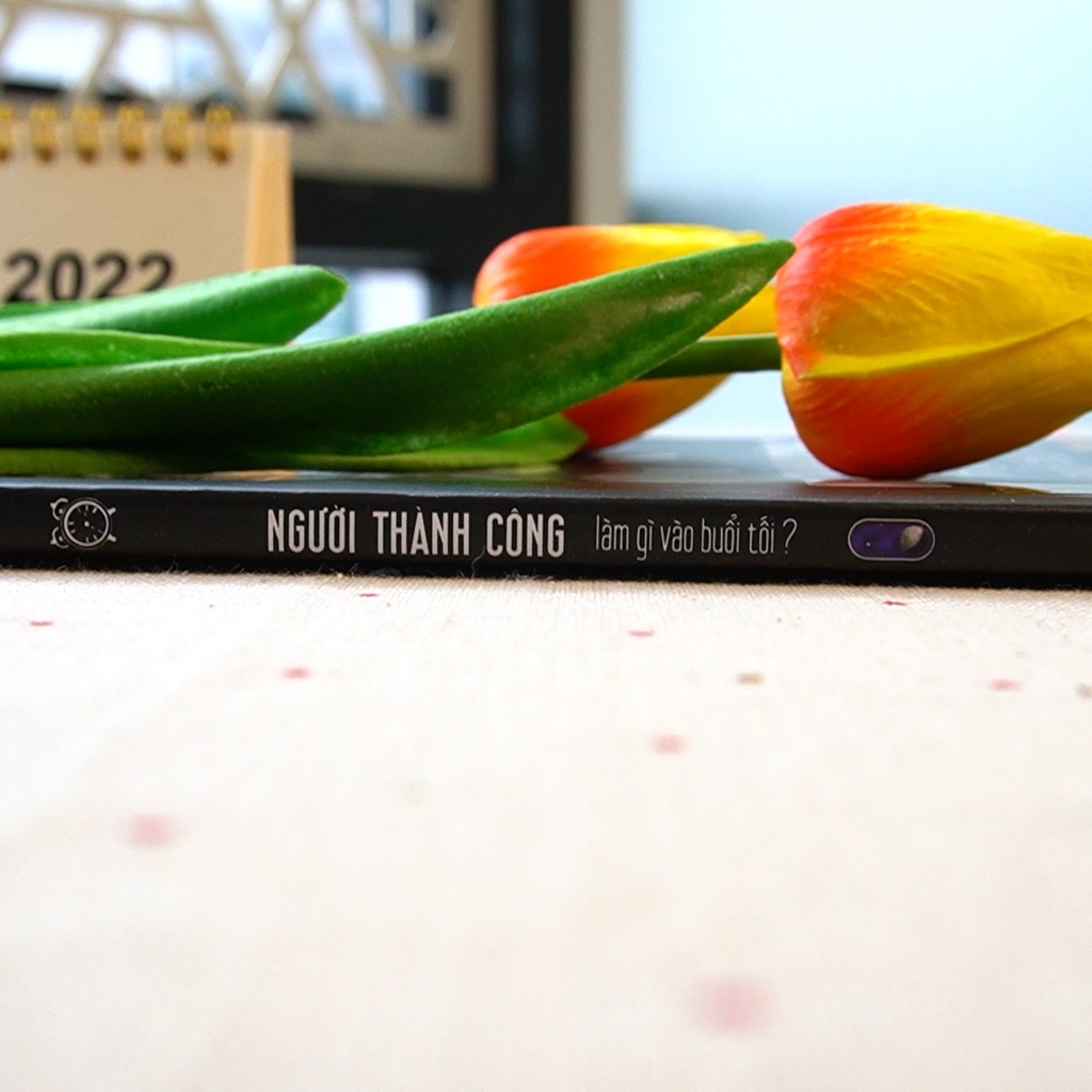 Sách Người Thành Công Làm Gì Vào Buổi Tối - 8h Tối Bạn Làm Gì Sẽ Quyết Định Bạn Là Ai Trong Cuộc Đời Này