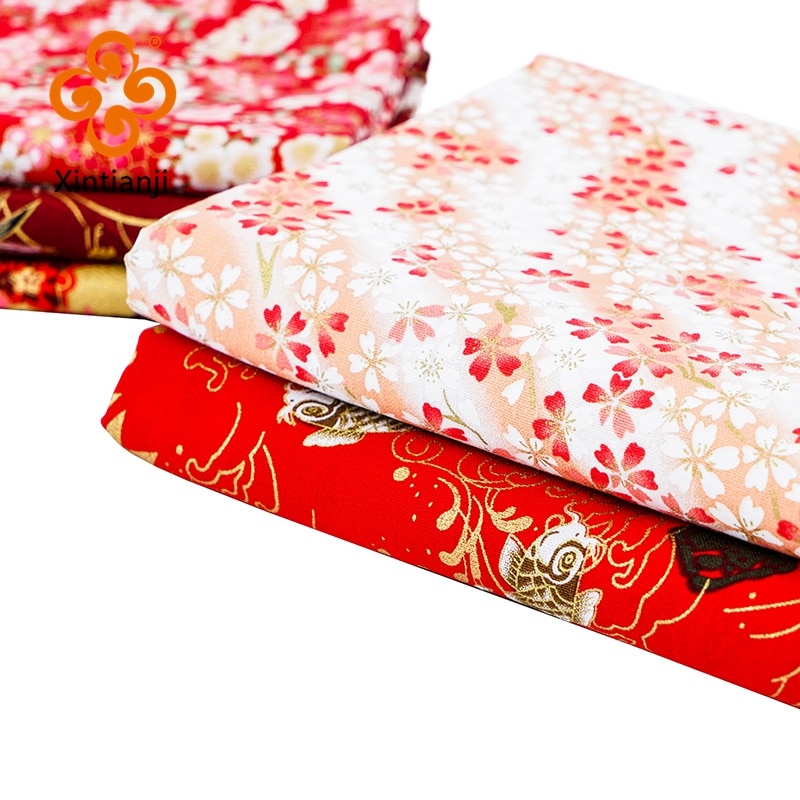 Đồng phục kimono đỏ phong cách Nhật Bản với họa tiết hoa mềm mại