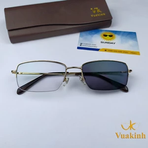 Kính lão đa tròng đổi màu khi ra nắng TT55