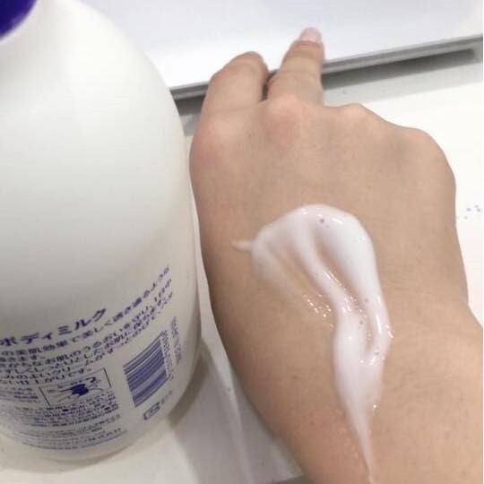 Dưỡng thể trắng da Hatomugi ban đêm 400ml The Body Milk Nhật Bản