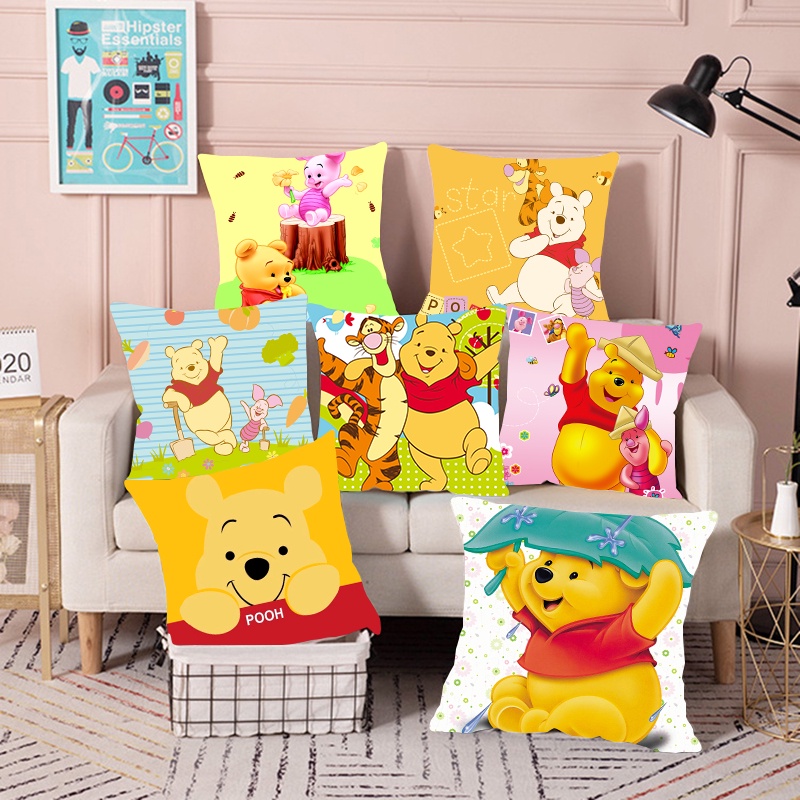 Vỏ gối in hình gấu Pooh đáng yêu kích thước 45x45cm