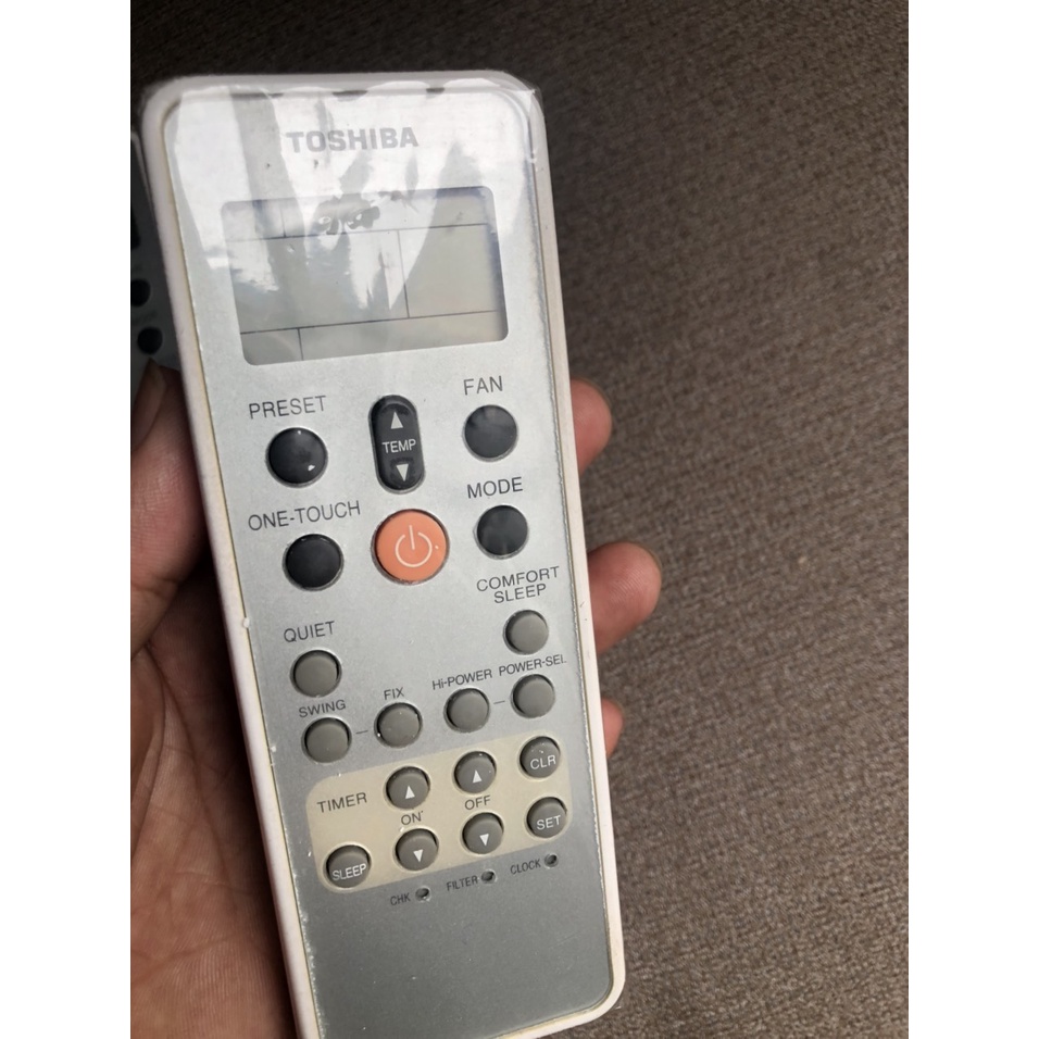 Điều khiển dùng cho điều hòa Toshiba WC-L03SE có 1 nút đỏ ở giữa hàng chính hãng zin theo máy