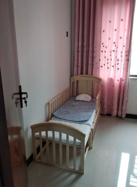 GIƯỜNG CŨI GỖ ĐA NĂNG  AiLiQi  KÈM ĐỆM  QUÂY MÀN