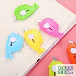 Set 5 Dao Rọc Giấy Hình Cá Heo Nhiều Màu Dễ Thương, Dao Mini Tiện Ích Sắc Bén Có Móc Treo Khóa