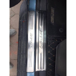 Ốp bậc chân trong, ngoài xe Mazda BT50 2015 - 2022, 2023, 2024 inox cao cấp, sáng bóng