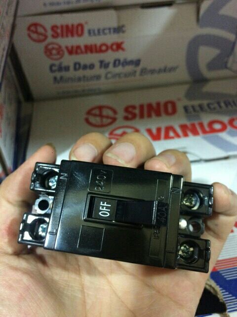 Cầu dao tự ngắt 2 cực 15A, 20A, 30A, 40A Panasonic (attomat khối)