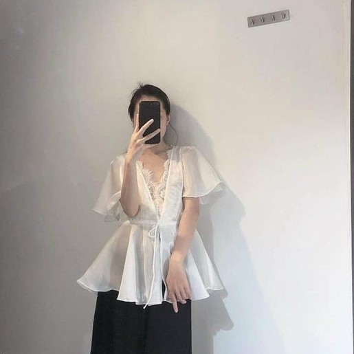 ÁO KIỂU XINH XẮN KẾT HỢP VỚI HỌA TIẾT REN - RUBIES TOP