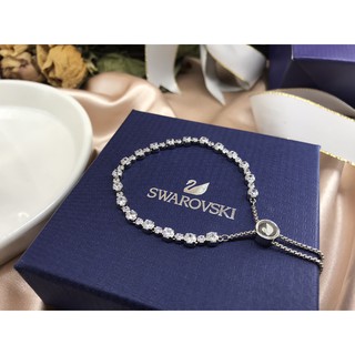 Vòng tay Swarovski đính đá pha lê là một sản phẩm độc đáo và thu hút mọi ánh nhìn. Những viên đá pha lê lấp lánh trên chiếc vòng tay, tạo nên một màu sắc đa dạng và sống động. Swarovski luôn mang đến những sản phẩm uy tín và chất lượng, đem lại sự hài lòng cho khách hàng. Hãy khám phá những công nghệ mới nhất của Swarovski và tận hưởng trọn vẹn sự đẳng cấp.