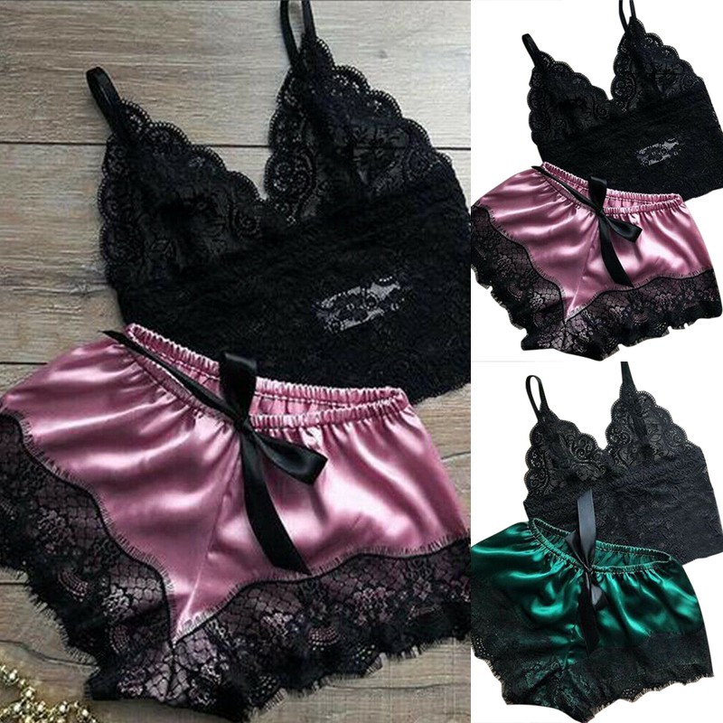 Bộ đồ ngủ gồm áo 2 dây và quần phối ren quyến rũ cho nữ